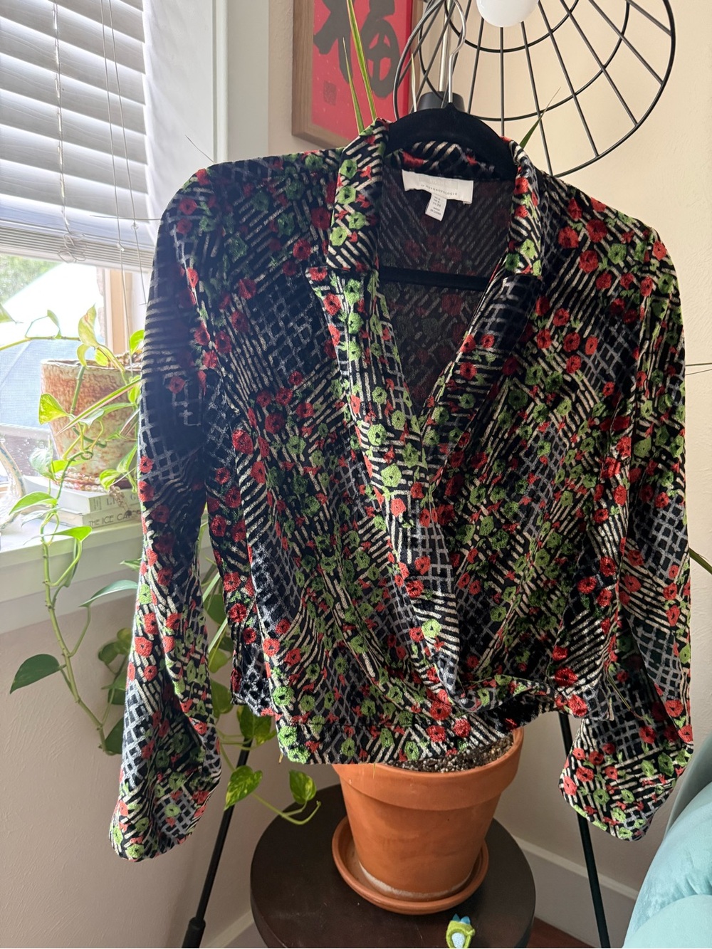 Womens V-Neck Floral Pattern Velvet wrap blazer.  Black with Red & Green